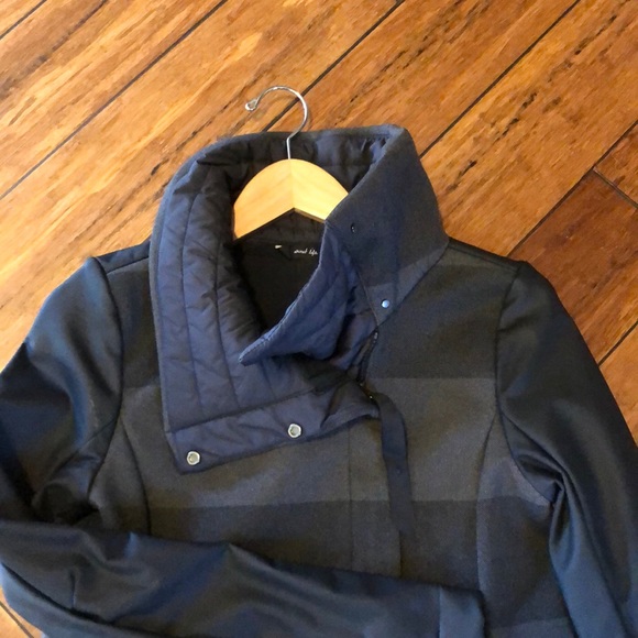 Lululemon jacket - Picture 3 of 3